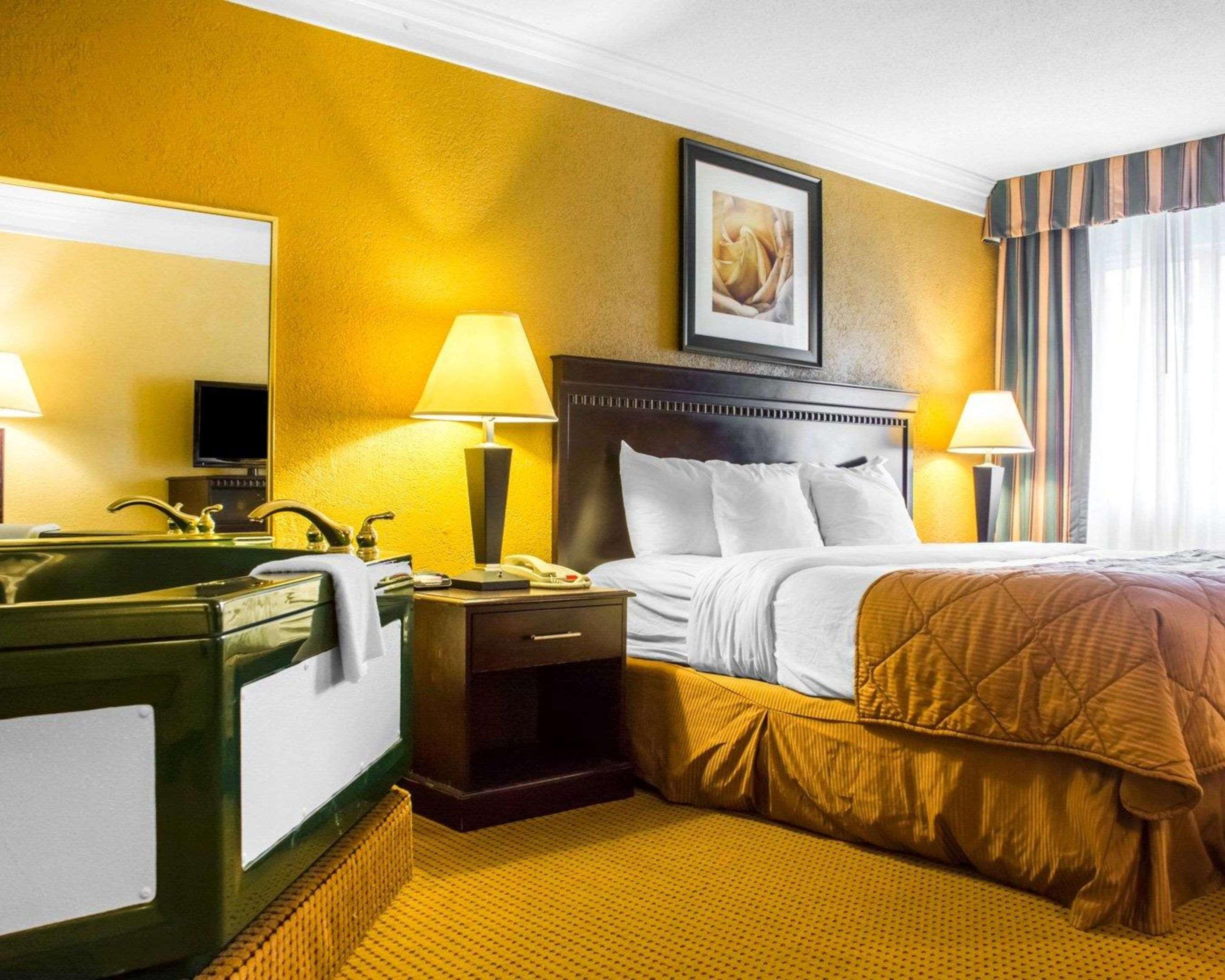 Quality Inn And Suites Fairgrounds - Syracuse Seneca Knolls Экстерьер фото