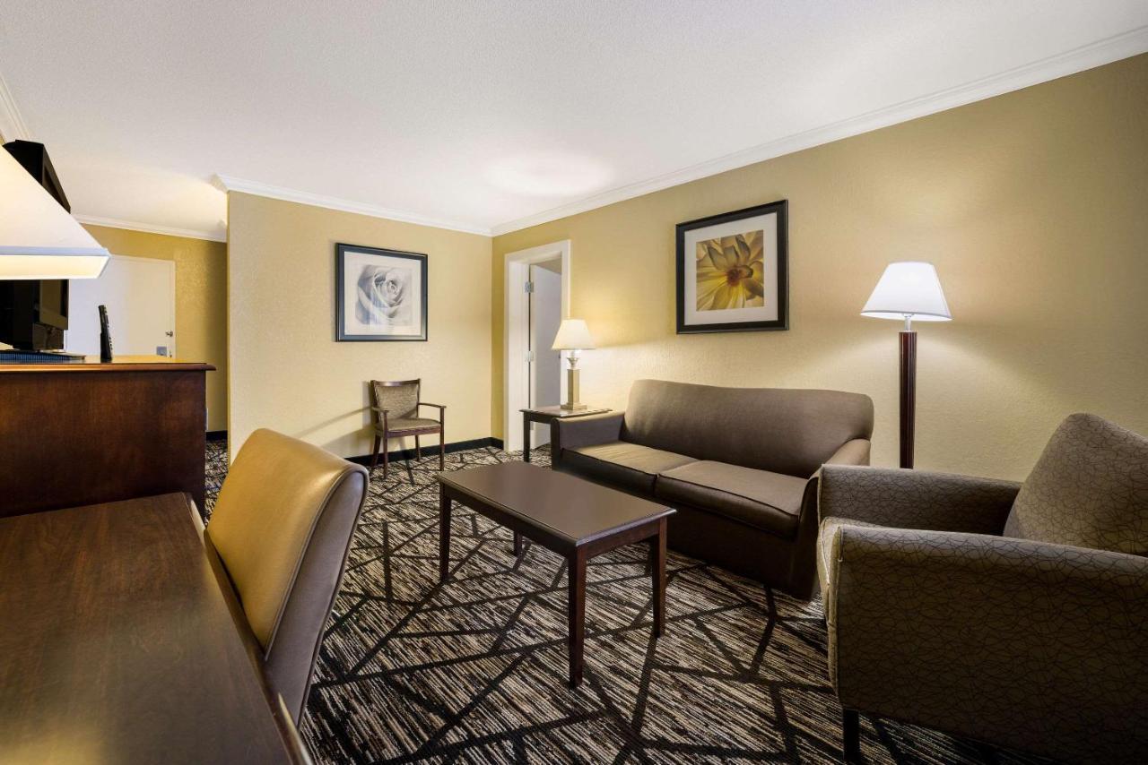Quality Inn And Suites Fairgrounds - Syracuse Seneca Knolls Экстерьер фото