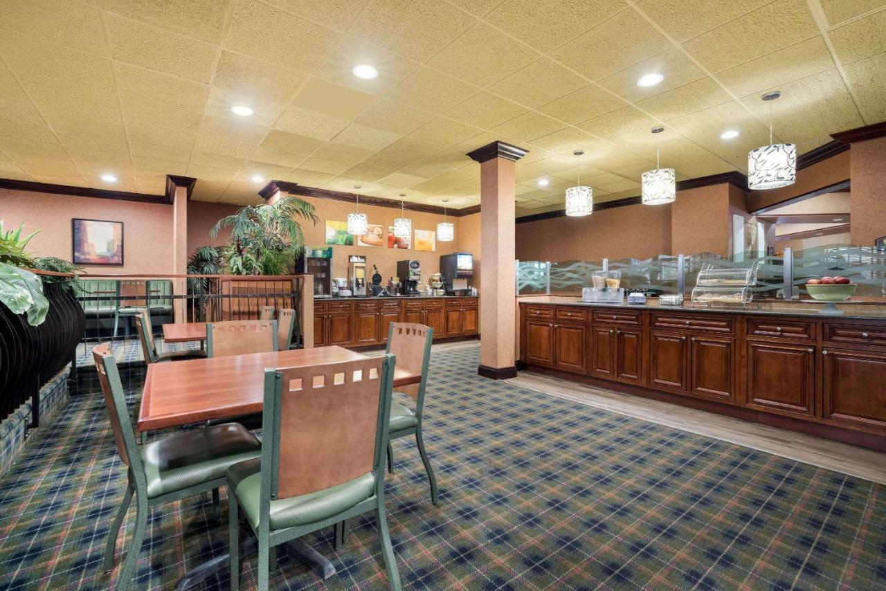 Quality Inn And Suites Fairgrounds - Syracuse Seneca Knolls Экстерьер фото