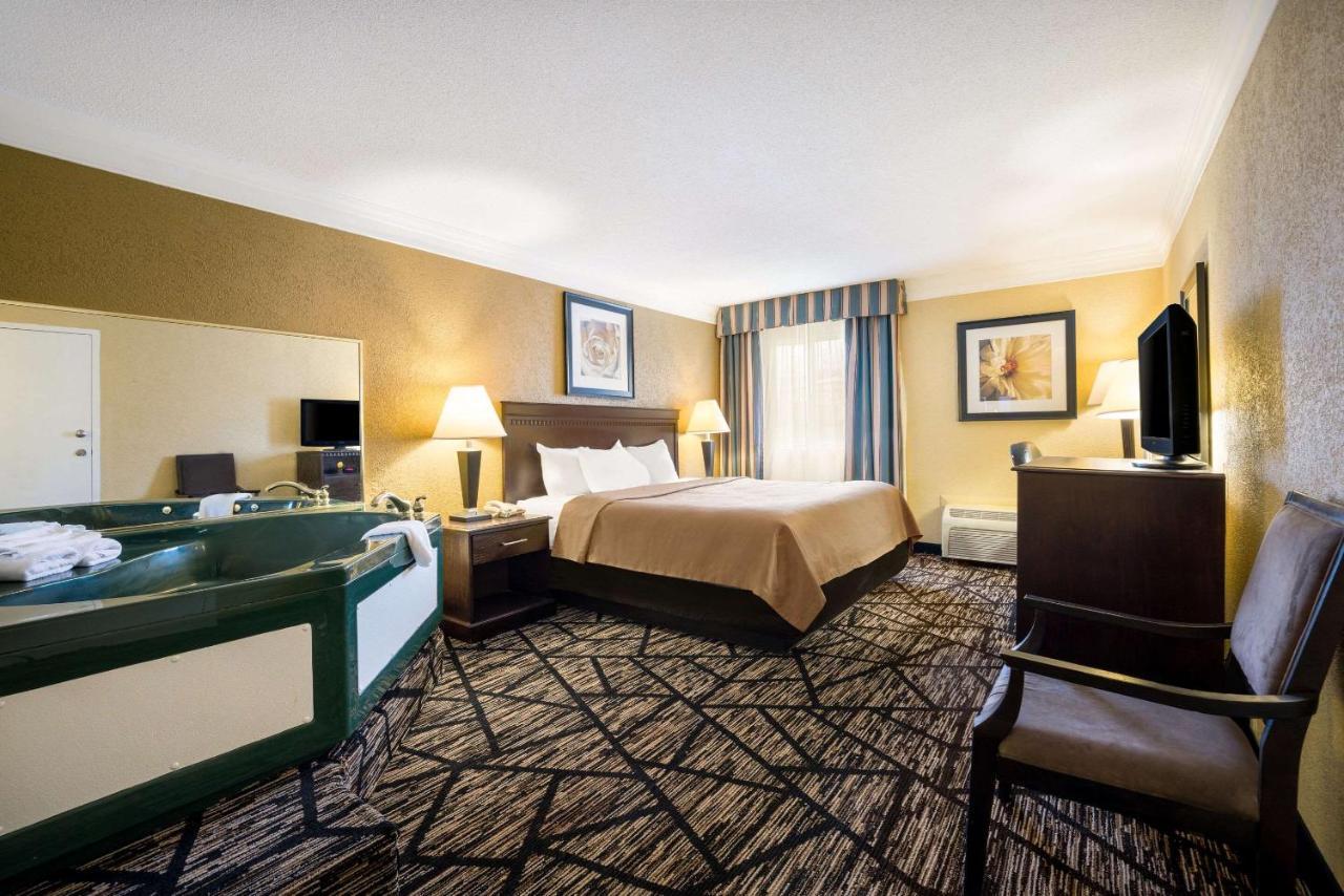 Quality Inn And Suites Fairgrounds - Syracuse Seneca Knolls Экстерьер фото